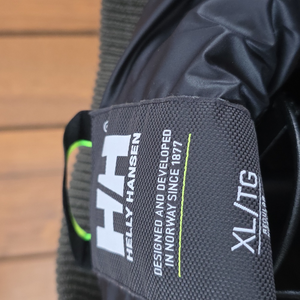 Helly Hansen camo puffer jacket - Picture 2 of 6